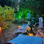 D'hotes Sandra Bed & Breakfast 3*