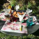 D'hotes Sandra Bed & Breakfast 3*