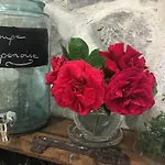 D'hotes Sandra Bed & Breakfast 3*